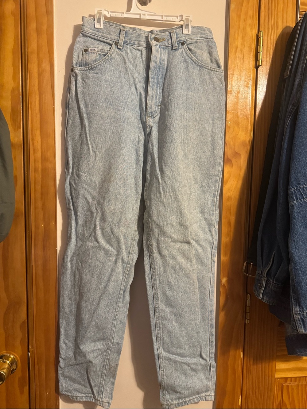 Light Wash Relaxed Women's Jeans - Classic Relaxed Fit
